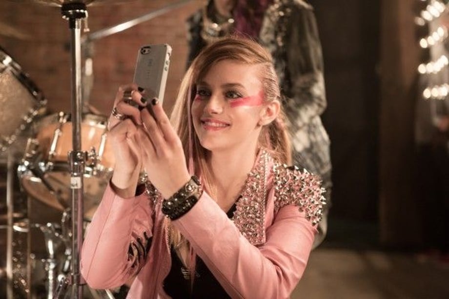 jem-and-the-holograms-image-aubrey-peeples