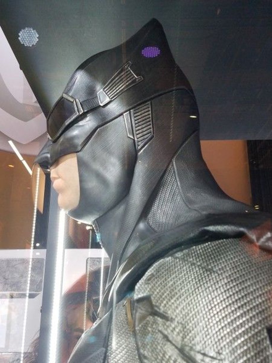 justice-league-batman-costume-new