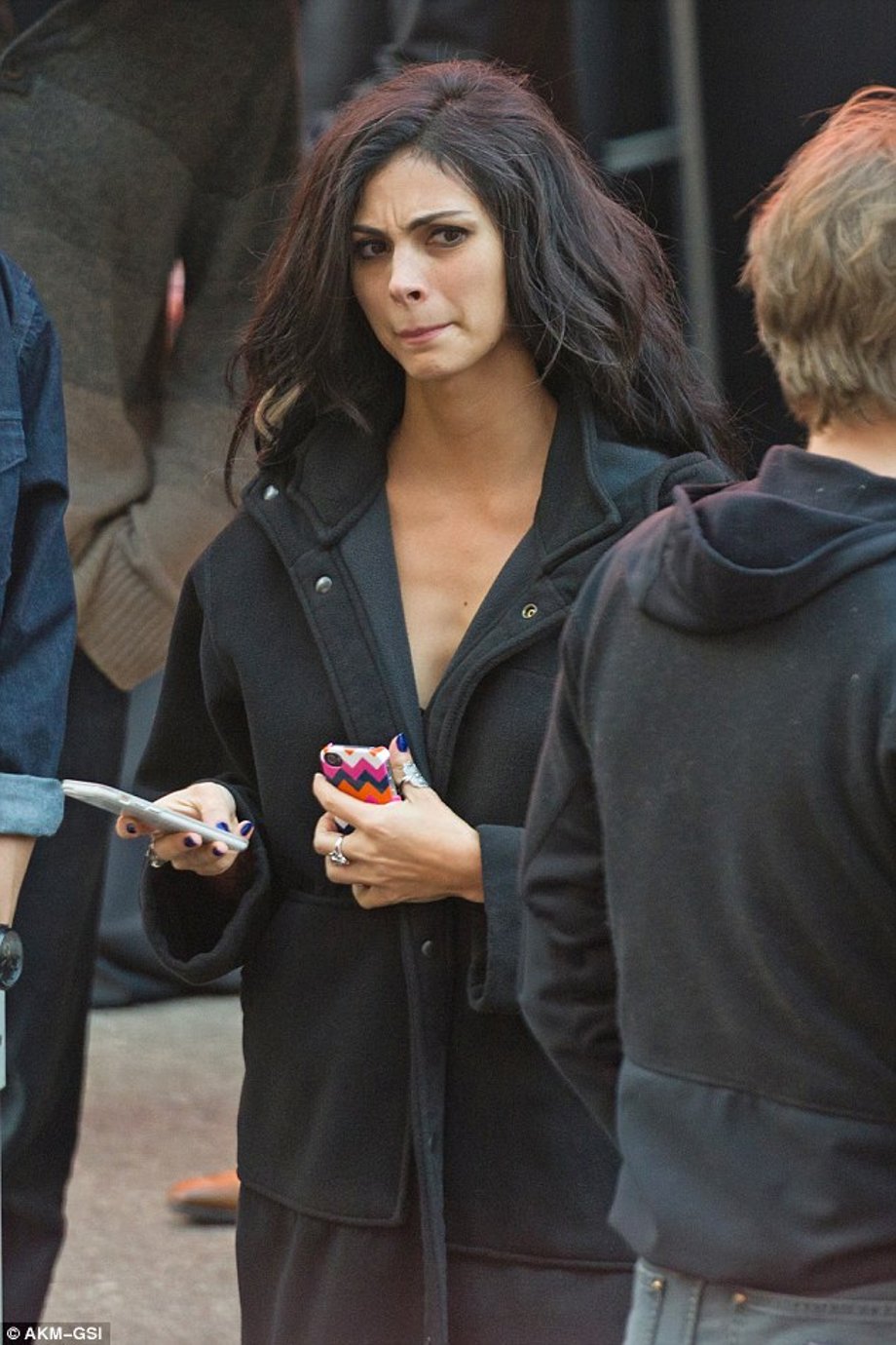 Copycat:&nbsp;Morena Baccarin who plays Deadpool's love interest Vanessa Carlysle was seen weilding a pair of phones