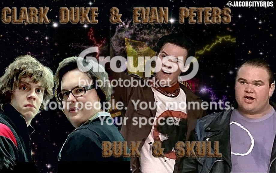 Clarke Duke Evan Peters- Bulk Skull