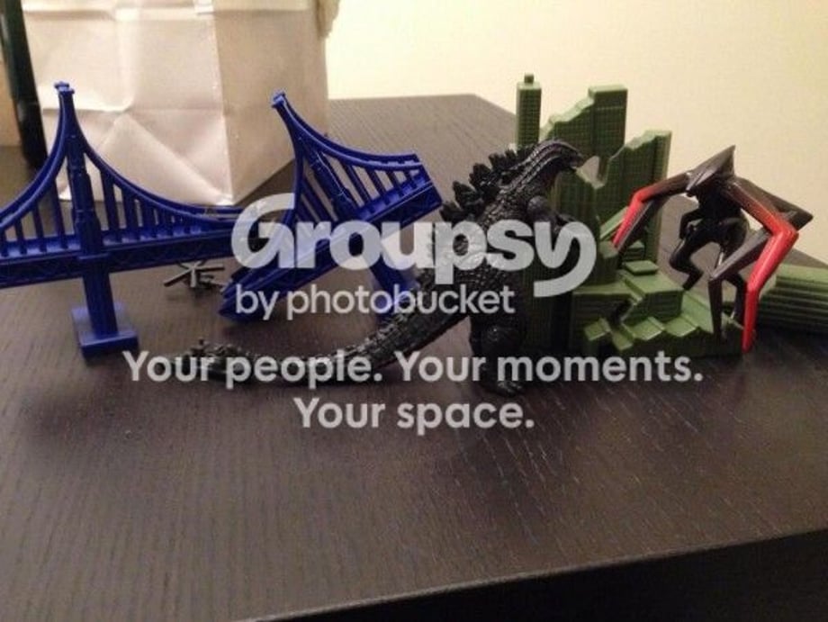  photo godzilla-vs-muto_zps2b841724.jpg