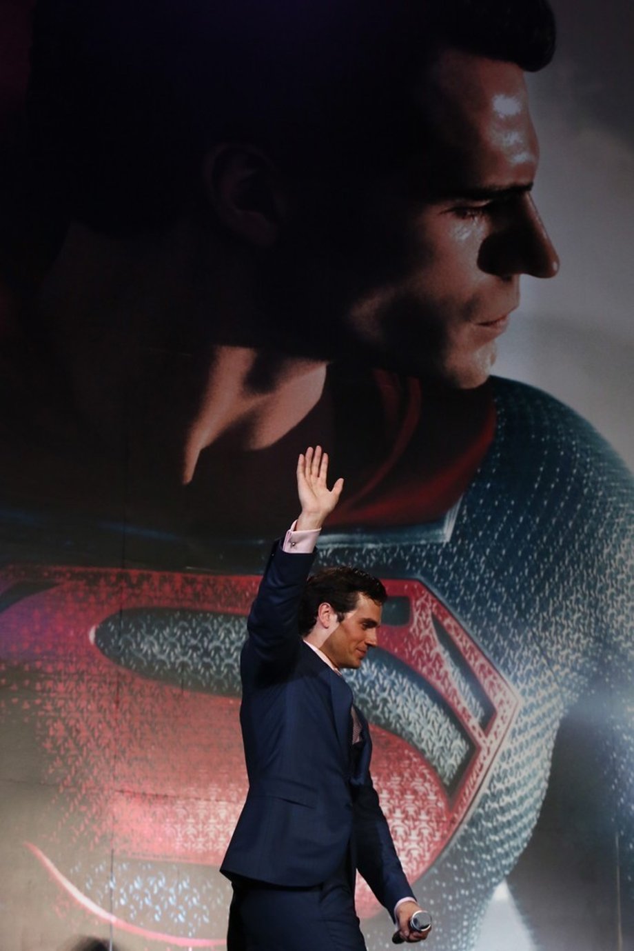Henry Cavill's Review Of BATMAN V SUPERMAN - "Epic, Thrilling And Visually Spectacular"