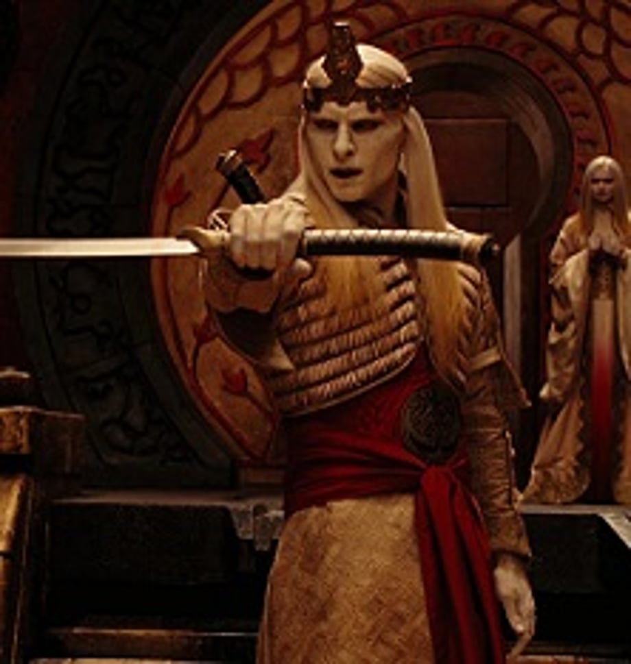 1336034374-Prince-Nuada-stunt-swords