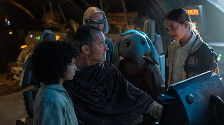 CAPTAIN MARVEL Star Jude Law Reflects On MCU Role, FANTASTIC BEASTS Being "On Hold," And Teases SKELETON CREW