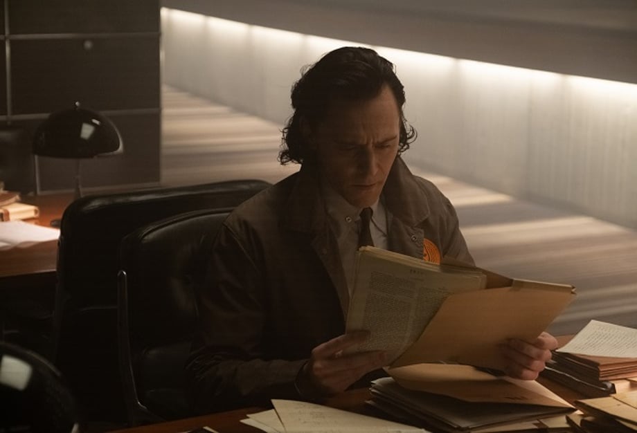 Loki-Tom-Hiddleston-in-Marvel-Studios-LOKI-exclusively-on-Disney-Photo-by-Chuck-Zlotnick-Marvel-Stud