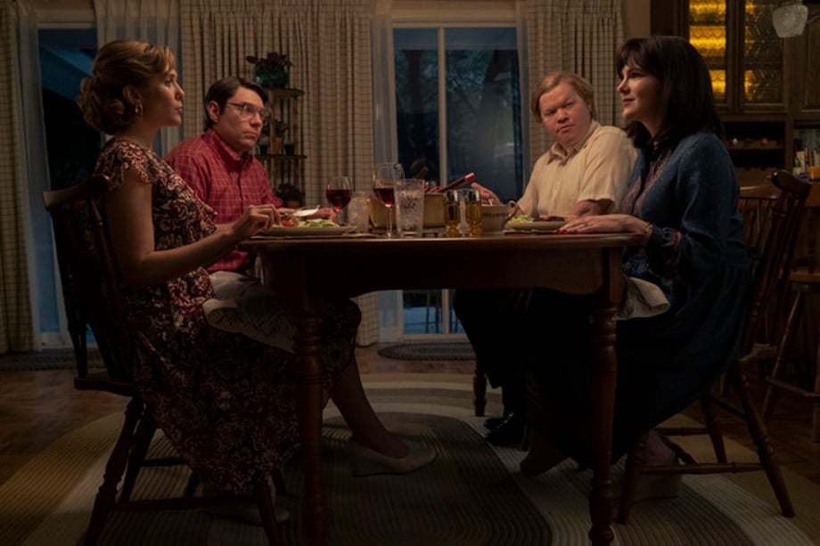 103-Elizabeth-Olsen-Patrick-Fugit-Lily-Rabe-Jesse-Plemons