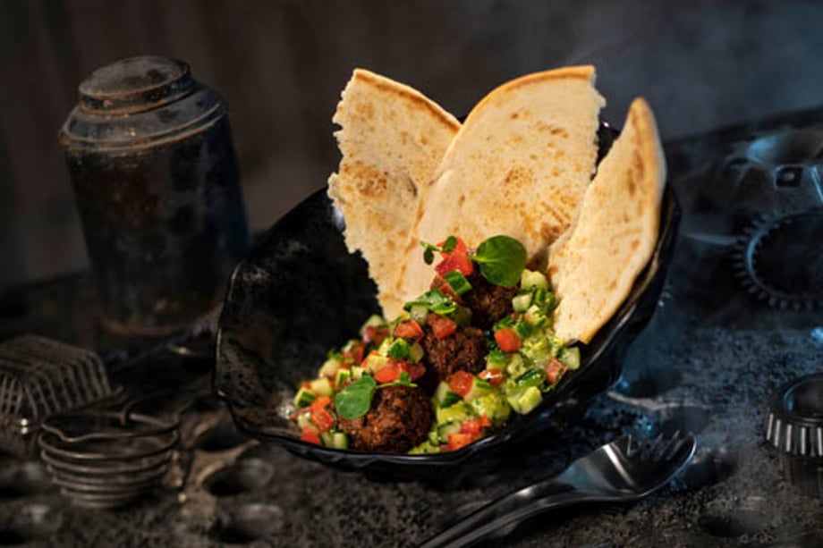 star-wars-galaxys-edge-food-felucian-garden-spread-1024x683-1