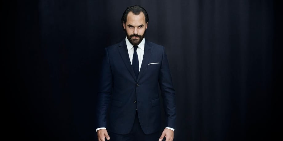 DC's LEGENDS OF TOMORROW Casts TARZAN Star As 'Vandal Savage'