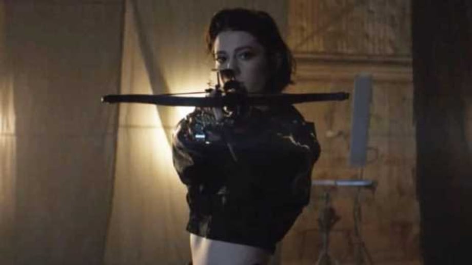 BIRDS OF PREY Star Mary Elizabeth Winstead Describes The Film As "Funny" And Totally 1990s