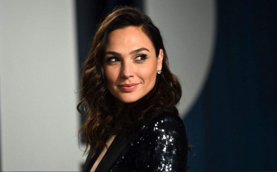 Gal Gadot Spy Thriller HEART OF STONE Moves To Netflix; THE AERONAUTS' Tom Harper Set To Direct