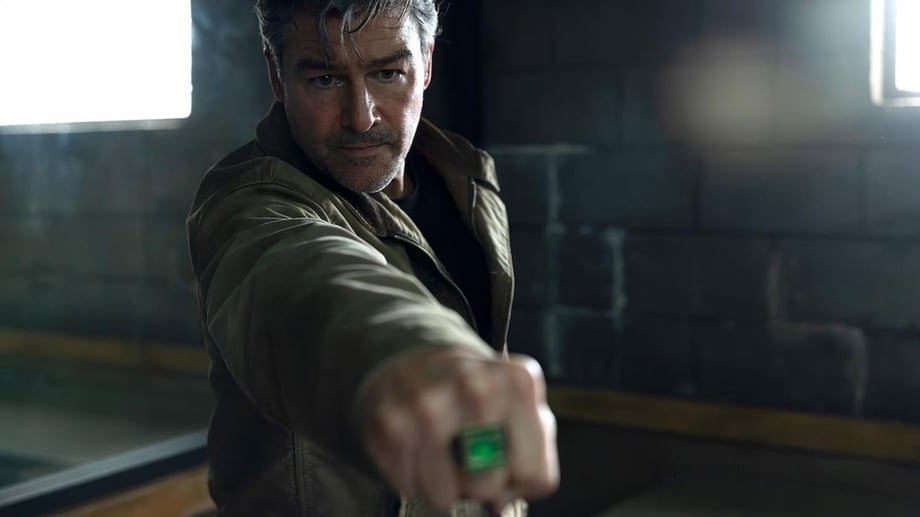 Lanterns Takes Place In 2016; Showrunner Talks Sinestro's Role And Confirms No Other Green Lanterns Appear