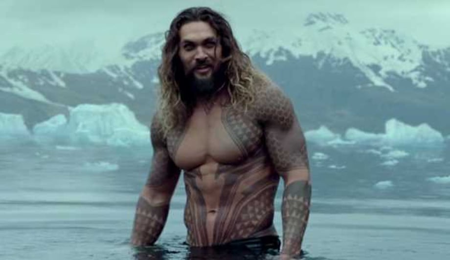 Shirtless Photo Of AQUAMAN Star Jason Momoa Helps Girl Scout Sell Tons Of Boxes Of Samoas