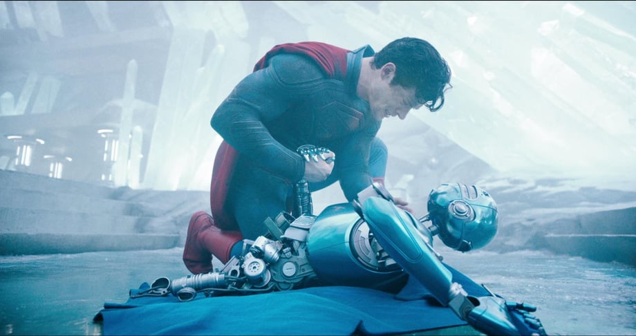 SUPERMAN Extended Clip Leaks Online Following MINECRAFT Preview Screenings - Officially Released!
