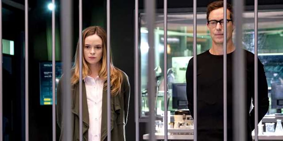 THE FLASH S6, E13 - "Grodd Friended Me" - Stills Feature The Return Of A Familiar Face From Earth-2