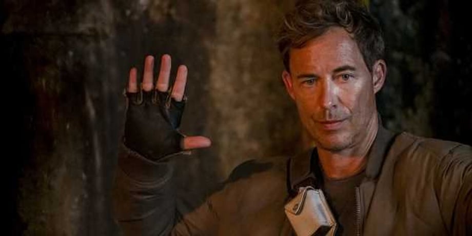 THE FLASH Season 6, Episode 6 "License to Elongate" Stills Feature The Return Of Ultraviolet