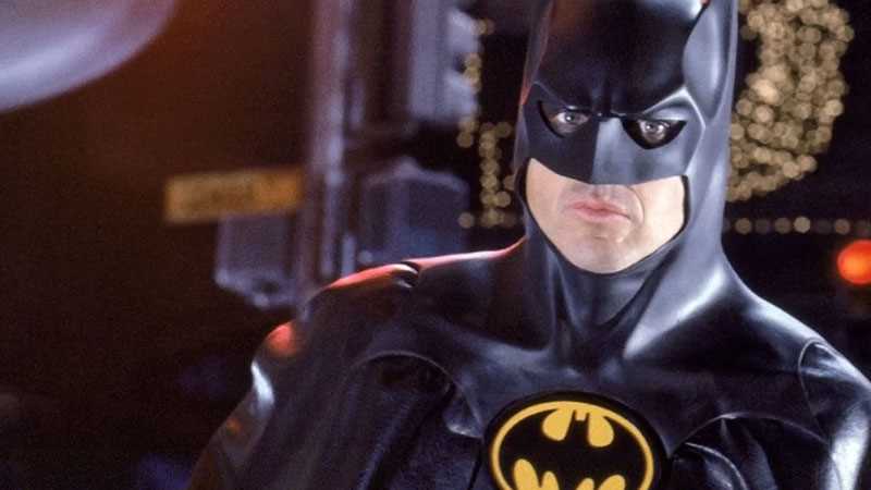 THE FLASH Leaked Promo Features New Looks At Michael Keaton's Batman ...