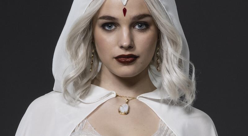 Titans Season 4 Images Reveal First Full Look At Teagan Croft As White Raven