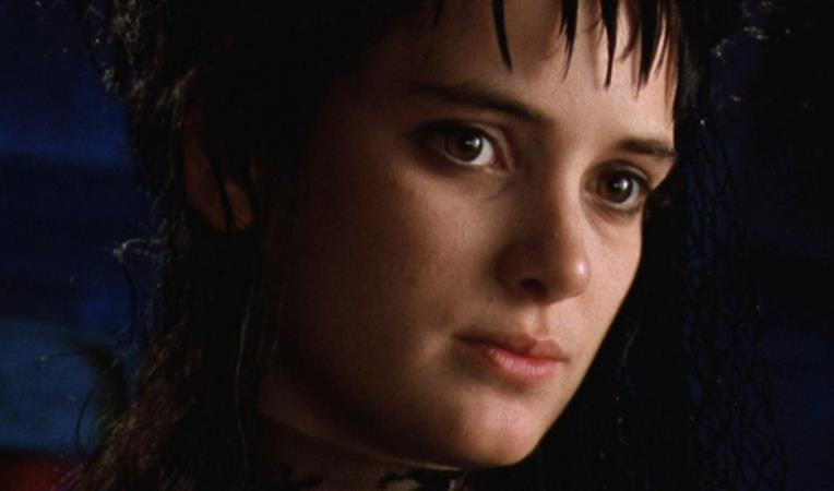 Beetlejuice 2 Winona Ryders Lydia Deetz Returns In First Set Photos