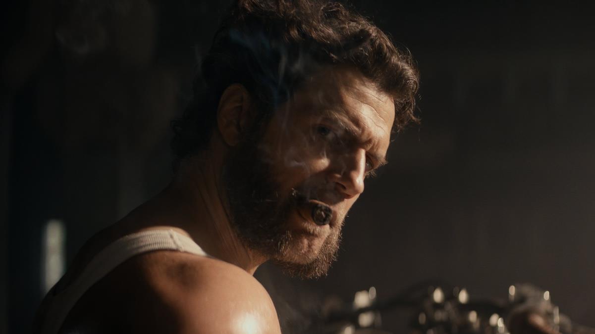 「ハイランダー」では、「マン・オブ・スティール」のスター、ヘンリー・カビルが500年の武術訓練を受けた戦士を演じる
