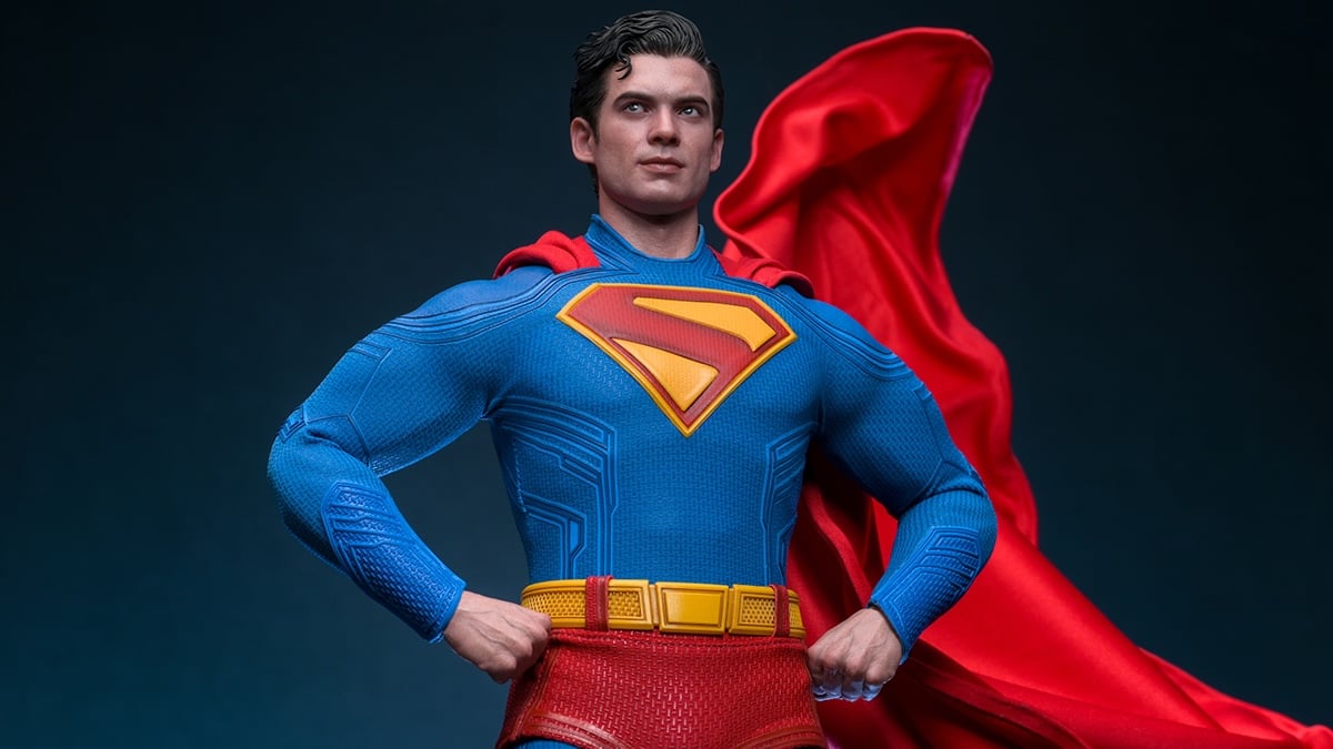 SUPERMAN Hot Toys Figure Reveals A Detailed Look At The Man Of