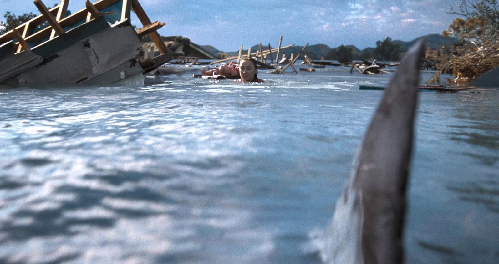 THRASH: Phoebe Dynevor & Djimon Hounsou Fend Off Lethal Predators In ...